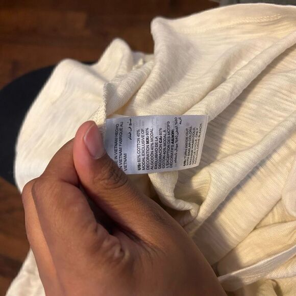 New Chico’s Blouse - Picture 4 of 5